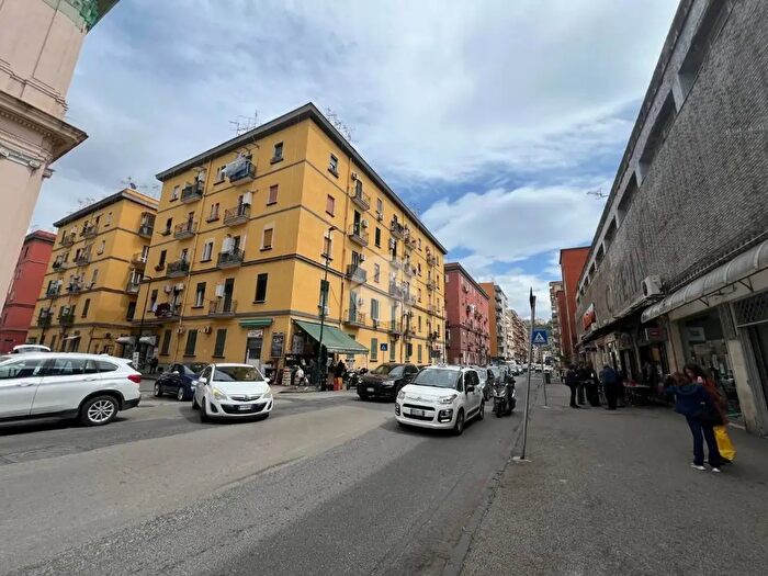 Appartamento trilocale in affitto in Via Enrico Arlotta, Napoli