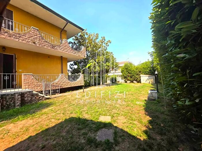 Casa con 6 locali in vendita in Montignoso