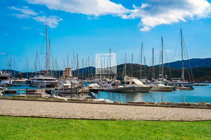 Appartamento quadrilocale in vendita in Via Lungomare Andrea Doria, Arzachena