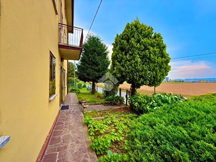 Casa con 5 locali in vendita in Via Graspara, Veggiano
