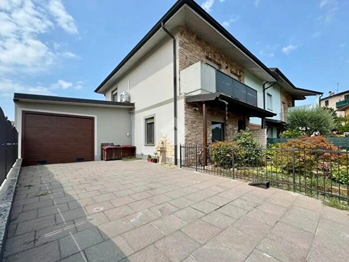 Casa quadrilocale in vendita in Via Friederich Chopin, Misano Di Gera D'Adda