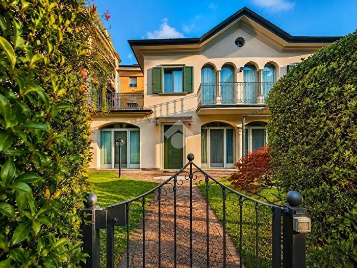 Casa con 6 locali in vendita in Viale Vittorio Emanuele II, Bergamo