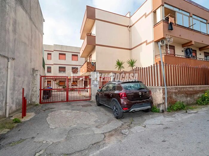 Appartamento quadrilocale in vendita in Via Libertà San Filippo Inf, Messina