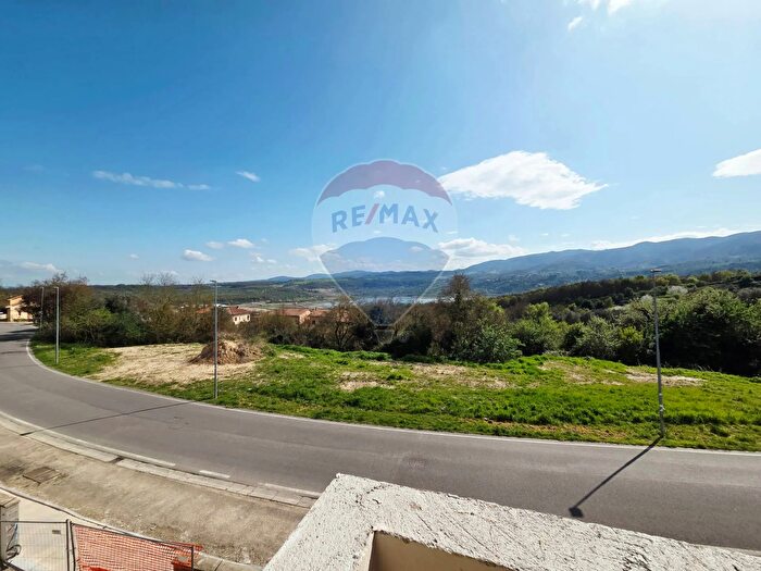 Appartamento con 5 locali in vendita in Via Turati, Cavriglia