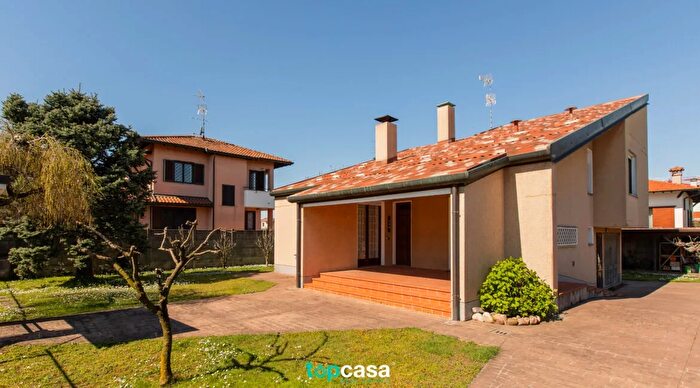 Casa trilocale in vendita in Parabiago Via Carso Ravello, Parabiago
