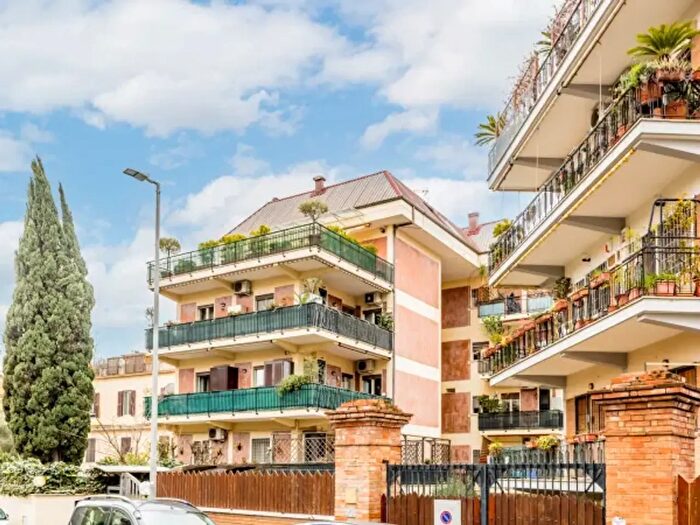 Appartamento trilocale in vendita in Via Paolo V, Roma