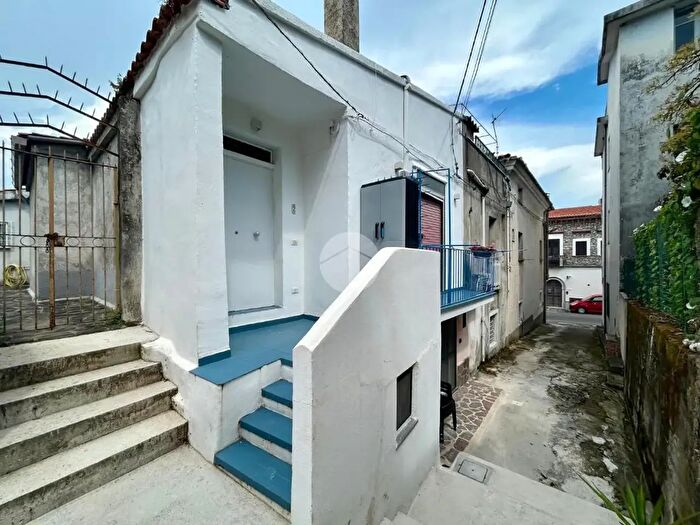 Appartamento trilocale in vendita in Via Principe Amedeo, San Giovanni A Piro