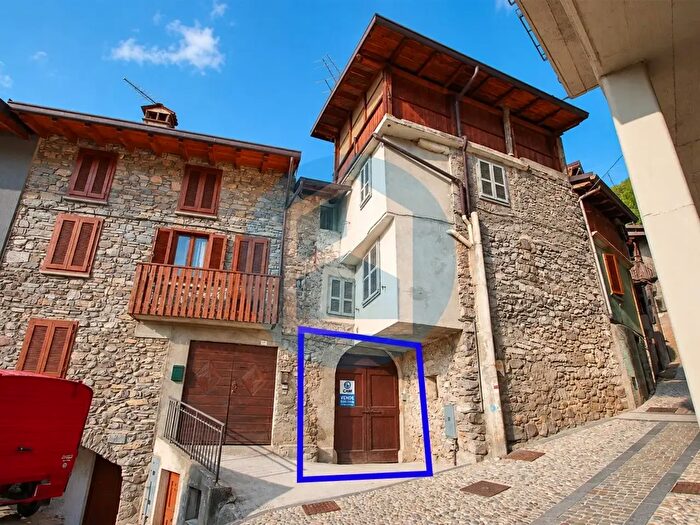 Casa quadrilocale in vendita in Via dell'Oro Pescarzo Bs, Capo Di Ponte