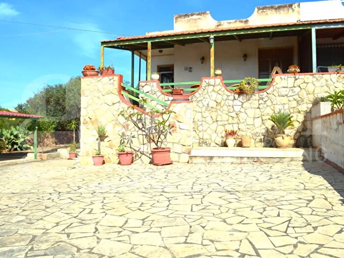 Casa con 6 locali in vendita in Via Patriarca San Giuseppe, Santa Croce Camerina