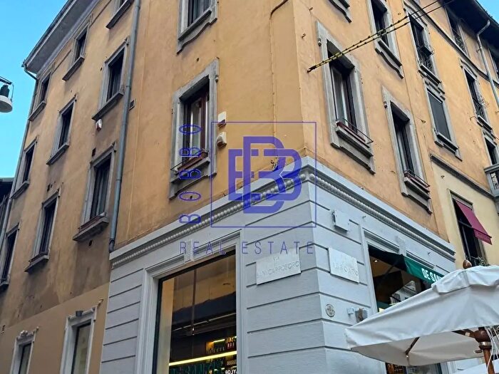 Appartamento bilocale in affitto in Via Mercato, Milano