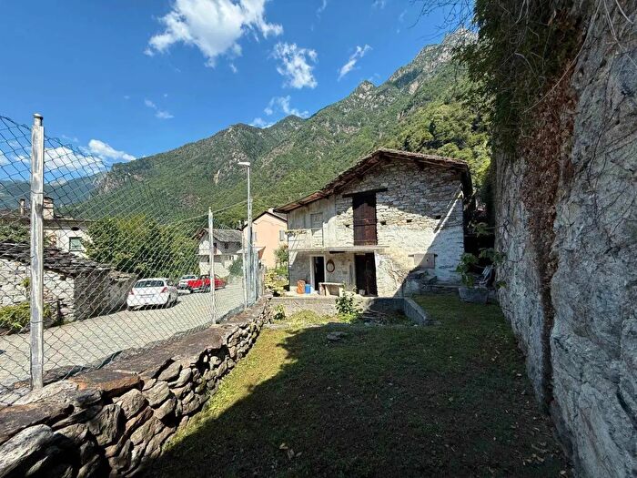 Case in Vendita e in Affitto - 2