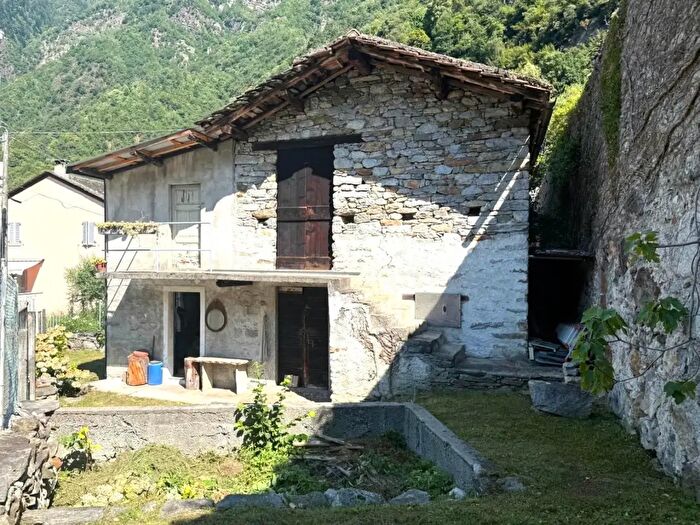 Casa bilocale in vendita in Via Palazzo Vertemate, Piuro