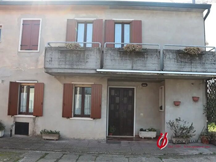 Casa con 7 locali in vendita in Via San Fermo, Buttapietra