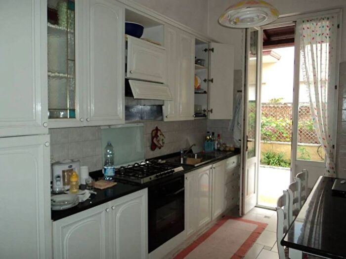 Appartamento con 6 locali in affitto in Quartiere Ronchi, Marina di Massa Centro, Massa