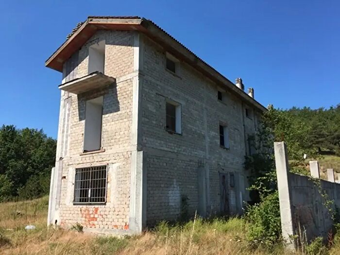 Casa con 12 locali in vendita in Pontinvrea