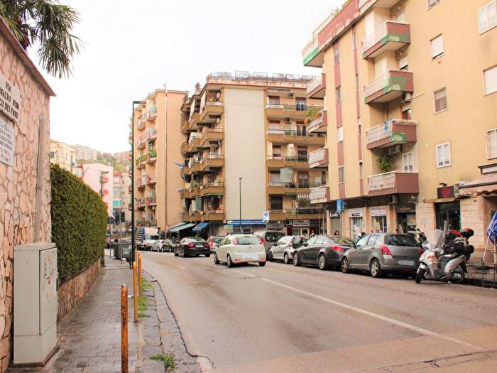 Appartamento trilocale in affitto in Via Consalvo, Fuorigrotta, Napoli