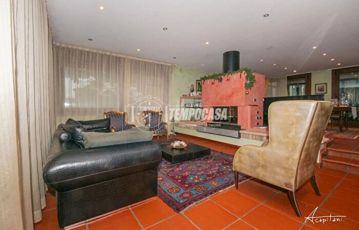 Casa con 8 locali in vendita in Cesena