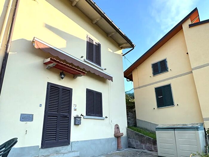 Casa quadrilocale in vendita in Via Bolognese Nord, Vernio