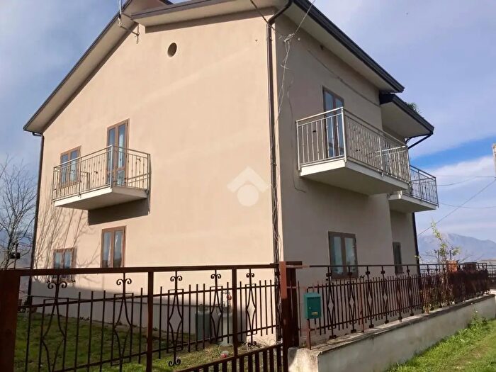 Appartamento trilocale in vendita in Via Verdini, Apollosa