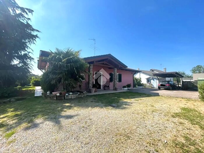 Casa con 5 locali in vendita in Via Don Luigi Zanetta, Boca