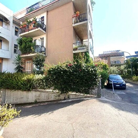 Appartamento con 7 locali in vendita in Via Medea, Catania