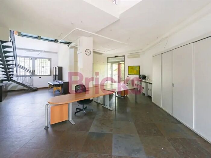 Casa trilocale in affitto in Via Ampola, Milano