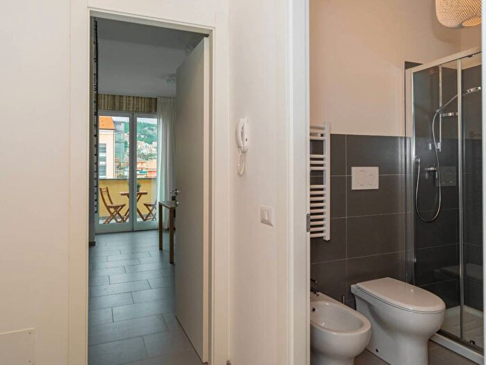 Appartamento bilocale in affitto in Via Luigi Ghirardi, Centro, Pietra Ligure