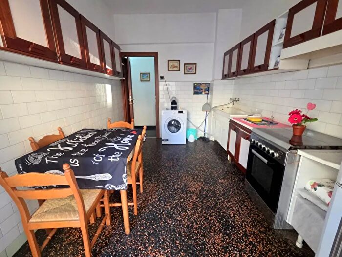 Appartamento con 6 locali in vendita in Via De Mari, Genova