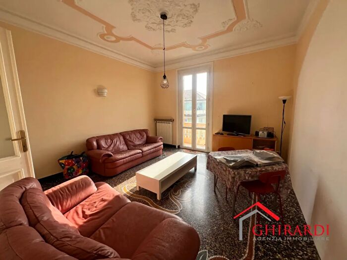 Appartamento con 10 locali in affitto in Via Merano a, Genova
