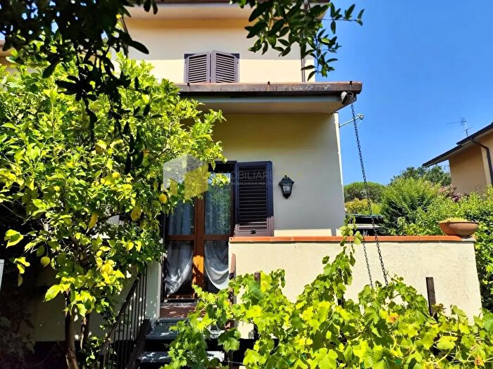 Casa con 6 locali in vendita in Pacinotti, Calci