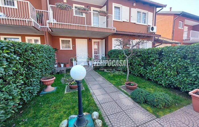 Casa quadrilocale in vendita in Agrate Brianza