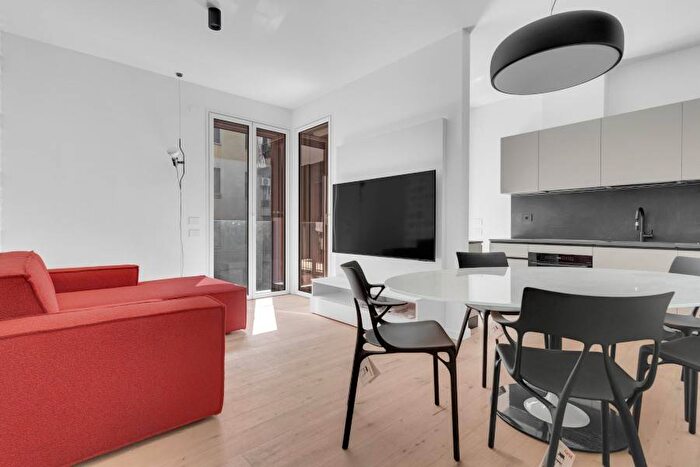 Appartamento trilocale in affitto in Via Pietro Giannone, Paolo Sarpi, Milano