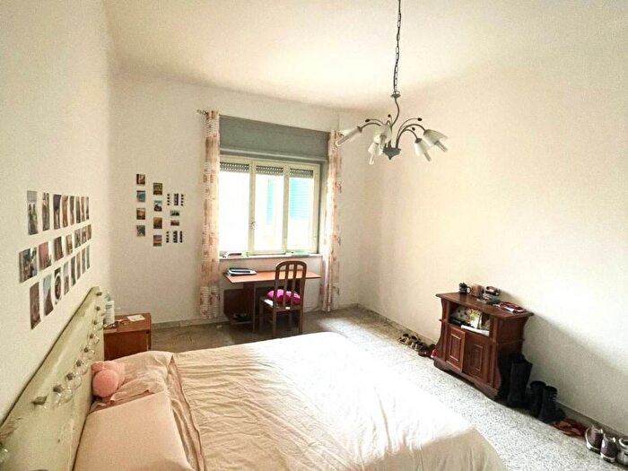 Appartamento quadrilocale in affitto in Via Maddalena Postica, Tribunali, Napoli