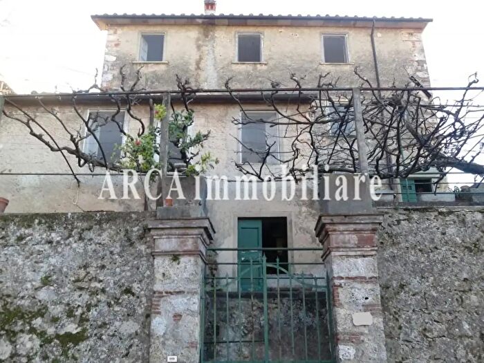 Casa con 10 locali in vendita in Pietrasanta