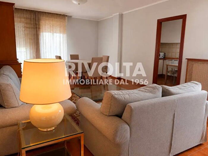Appartamento quadrilocale in affitto in Via Augusto Genina, Roma