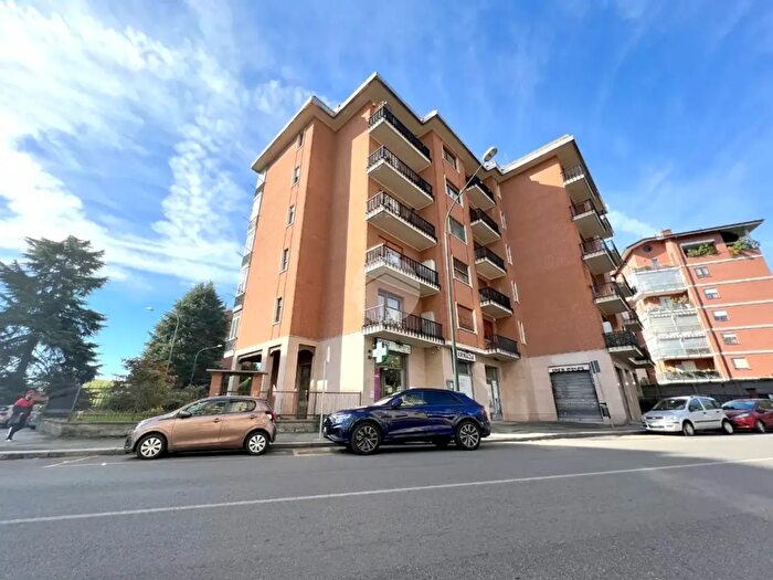 Appartamento trilocale in vendita in Via Isernia, Torino