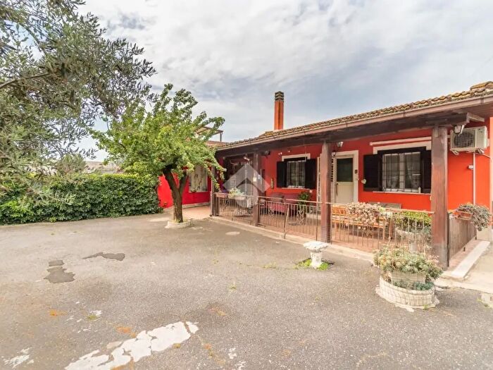 Casa trilocale in vendita in Via di Affogalasino, Roma