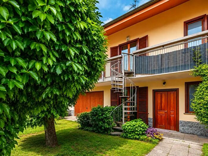 Casa con 5 locali in vendita in Villasanta