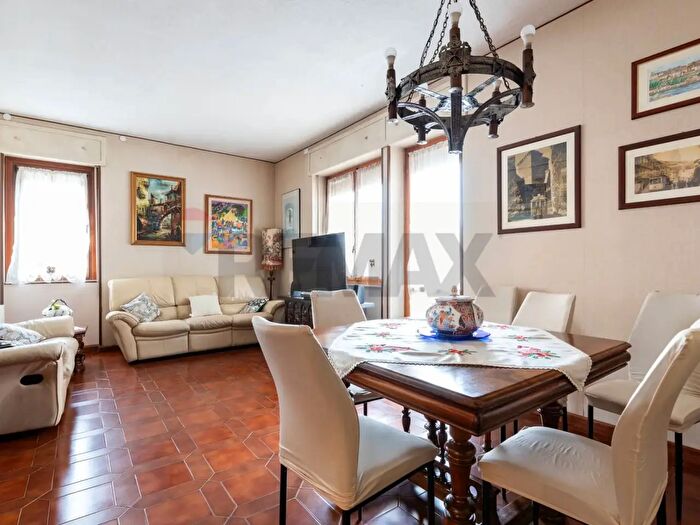 Appartamento con 6 locali in vendita in Via Bandello, Cagliari