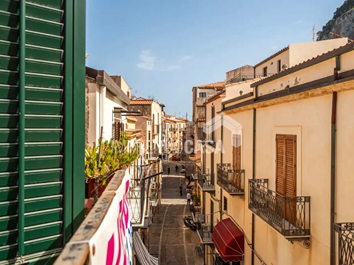 Appartamento trilocale in vendita in Via Veterani, Cefalu