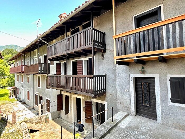 Casa con 6 locali in vendita in Clauzetto
