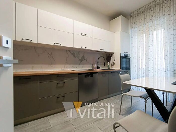 Appartamento trilocale in vendita in Viale Sant'Ambrogio, Piacenza