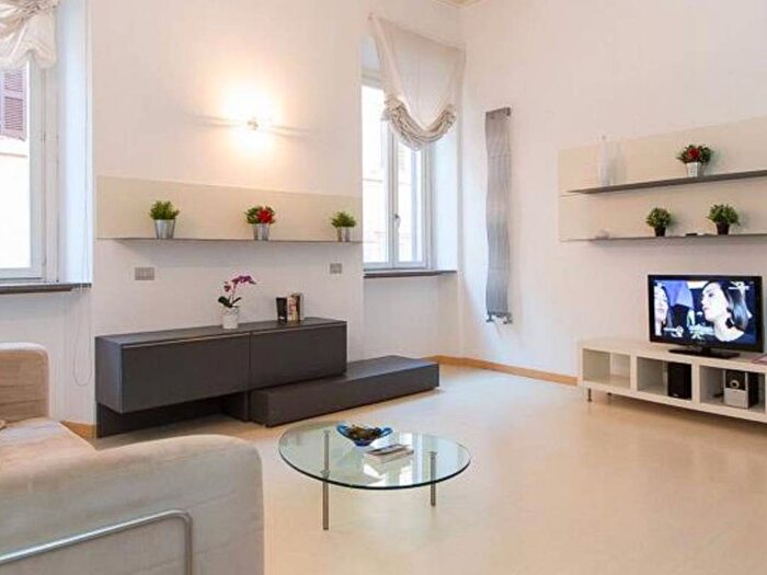 Appartamento quadrilocale in affitto in Via della Purificazione, Spagna, Roma