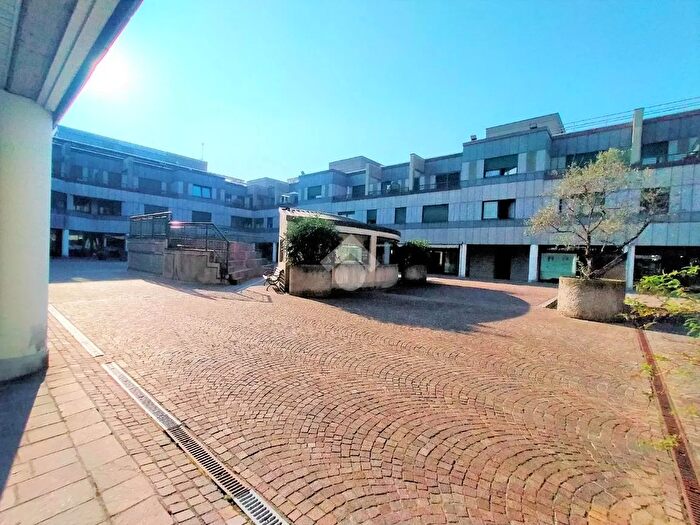 Appartamento quadrilocale in vendita in Via Oltrecolle, Como