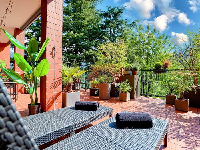 Appartamento trilocale in affitto in Borghi, Como