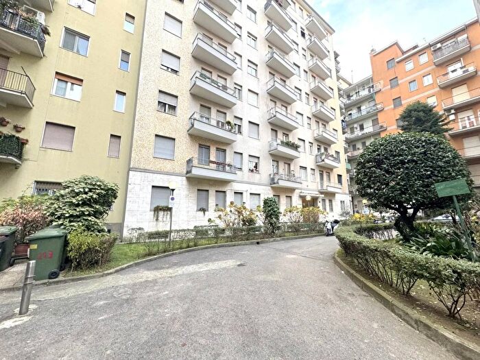 Appartamento trilocale in vendita in Via Padova a Milano, Milano