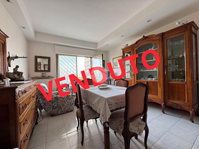 Appartamento trilocale in vendita in Via Fiume delle Perle, Roma