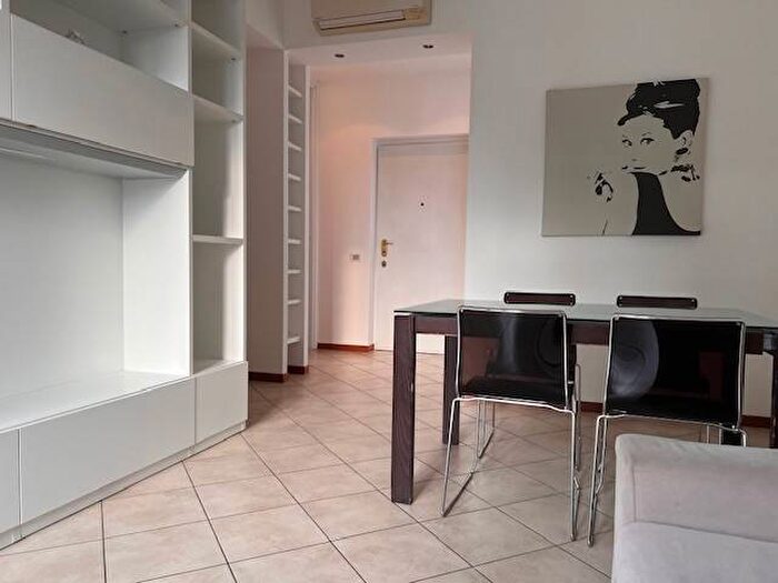 Appartamento trilocale in affitto in Via Montevideo, Solari, Milano