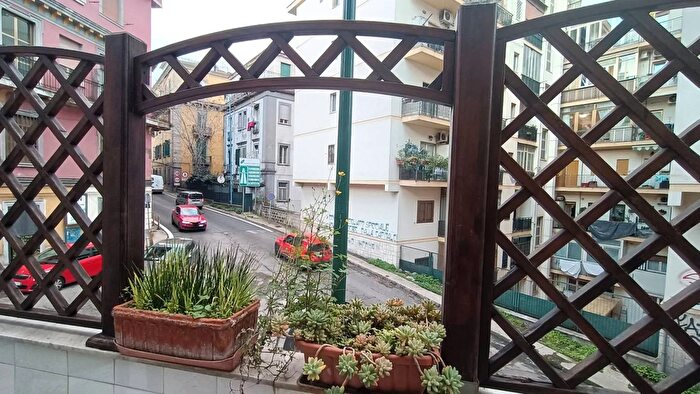 Appartamento bilocale in vendita in Via Marino E Cotronei Napoli, Napoli