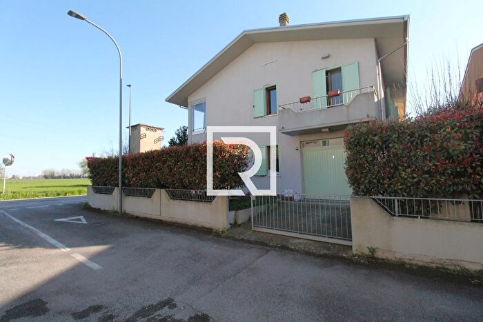 Casa con 5 locali in vendita in Via SantEgidio Ravenna, Ravenna